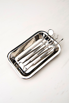 포토 JPG 스튜디오촬영 의료기기 쟁반 실내 사람없음 여러개 오브젝트 흰배경 치과용품 치석제거기 구강거울 국내포토 다수 백그라운드 의학 내부 흰색 의료용품 파일형식