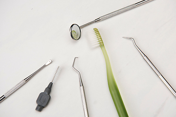 포토 JPG 스튜디오촬영 의료기기 실내 사람없음 하이앵글 칫솔 오브젝트 흰배경 치간칫솔 플랫레이 구강거울 국내포토 뷰포인트 백그라운드 의학 내부 위생용품 흰색 플랫 치과용품 파일형식