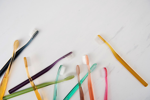 포토 JPG 스튜디오촬영 실내 사람없음 하이앵글 여러개 칫솔 오브젝트 흰배경 플랫레이 국내포토 뷰포인트 다수 백그라운드 내부 위생용품 흰색 플랫 파일형식