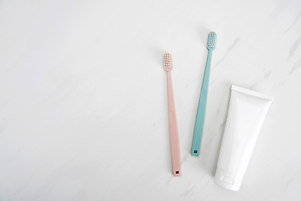 포토 JPG 스튜디오촬영 실내 사람없음 하이앵글 두개 칫솔 오브젝트 치약 플랫레이 국내포토 뷰포인트 2 내부 위생용품 플랫 파일형식