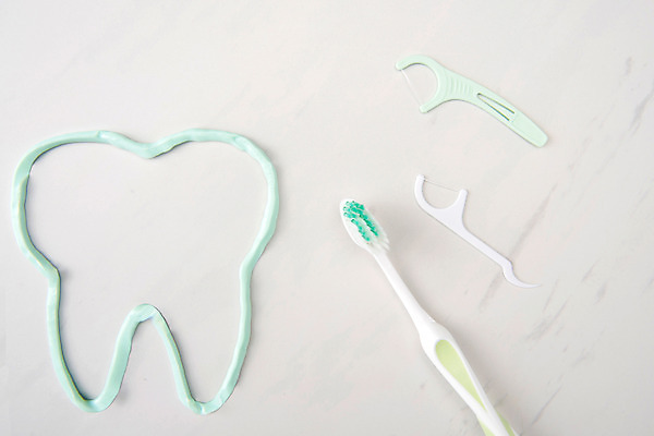 포토 JPG 스튜디오촬영 모양 실내 사람없음 하이앵글 두개 치아 칫솔 오브젝트 흰배경 치실 플랫레이 국내포토 뷰포인트 백그라운드 2 내부 위생용품 흰색 소화기관 플랫 파일형식