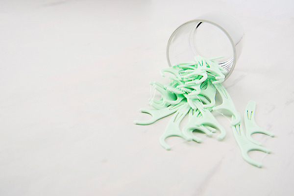 포토 JPG 스튜디오촬영 잔 실내 사람없음 오브젝트 흰배경 치실 많음 국내포토 식기 백그라운드 컨셉 내부 위생용품 흰색 파일형식