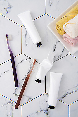 포토 JPG 스튜디오촬영 실내 사람없음 하이앵글 수건 칫솔 타일 오브젝트 치약 플랫레이 국내포토 뷰포인트 내부 위생용품 플랫 파일형식