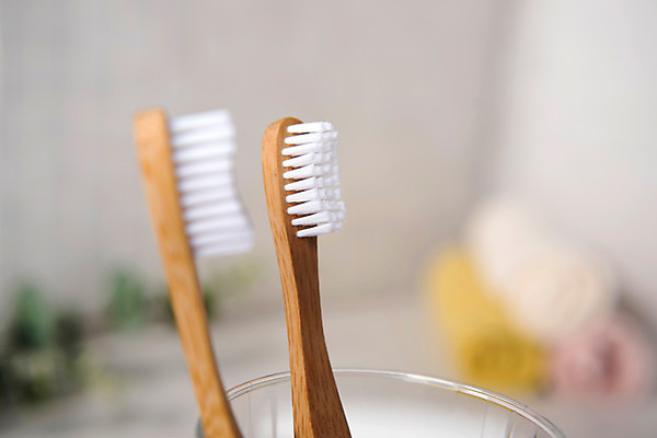 포토 JPG 스튜디오촬영 실내 근접촬영 사람없음 아웃포커스 컵 수건 위생용품 두개 위생 칫솔 오브젝트 국내포토 식기 뷰포인트 생활용품 2 촬영기법 내부 파일형식