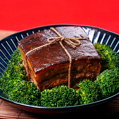 포토 JPG 해외이미지 접시 실내 돼지고기 근접촬영 사람없음 중식 브로콜리 동파육 빨간배경 해외포토 식기 음식 뷰포인트 백그라운드 채소 육류 내부 빨간색 파일형식 이미지허브