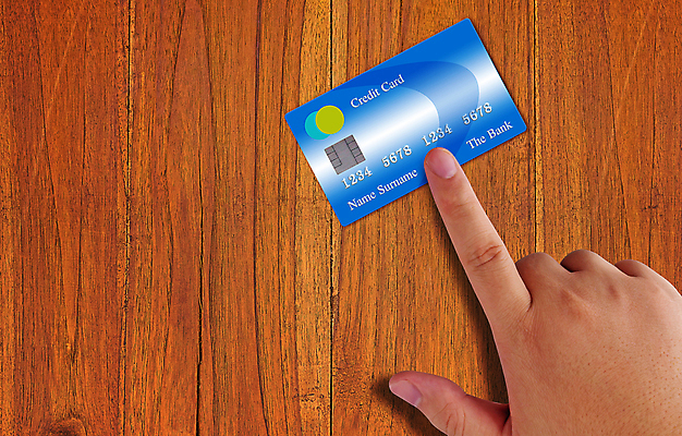 포토 JPG 해외이미지 손 디자인 백그라운드 컨셉 돈 비즈니스 탁자 사람없음 목재 금융 파란색 쇼핑 상점 잡기 신용카드 구매 플라스틱 오브젝트 보안 상업 전자 결제 소매 온라인 전자상거래 인출 해외포토 나무 컬러 가구 재료 모션 재질 안전 신체부위 경제 재산 파일형식 이미지허브