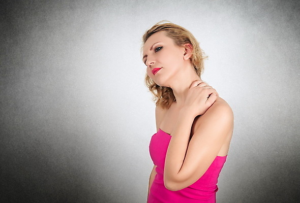 포토 JPG 해외이미지 백인 1 손 응시 여자 행복 얼굴 분홍색 백그라운드 비즈니스 성공 아이디어 건강 한명 웃음 사람 성인 금발 유행 고통 터치 의사 흰색 표현 자신감 상처 사인 코 긍정 충격 목 고립 해외포토 서양인 헤어스타일 시선 감정 컬러 컨셉 표정 신체부위 의료진 파일형식 이미지허브