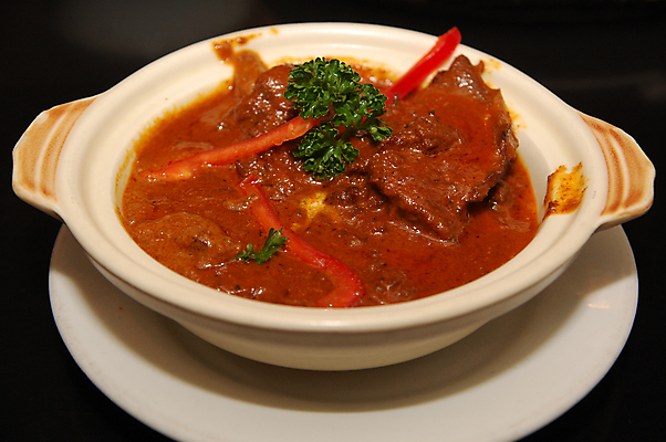 포토 JPG 해외이미지 접시 태국 파프리카 요리 동양인 사람없음 빨간색 식사 소고기 뜨거움 맛 먹기 매움 후추 카레 말레이시아 해외포토 식기 아시아 음식 컬러 컨셉 채소 모션 육류 인종 향신료 파일형식 이미지허브