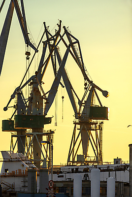 포토 JPG 해외이미지 주간 하늘 사람없음 야외 중장비 조선소 기중기 산업시설 산업현장 해외포토 자연요소 산업 산업장비 파일형식 이미지허브