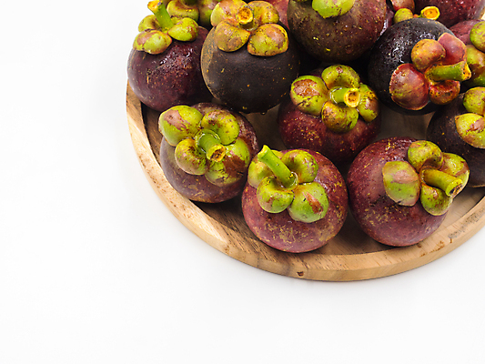 포토 JPG 해외이미지 실내 사람없음 쌓기 열대과일 흰배경 담기 나무접시 망고스틴 카피스페이스 해외포토 접시 백그라운드 과일 모션 내부 공백 흰색 파일형식 이미지허브