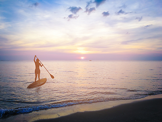 포토 JPG 해외이미지 라이프스타일 실루엣 스포츠 파도 바다 여행 자연 하늘 휴가 휴식 건강 사람없음 야외 물 강 침묵 일몰 자유 수상스포츠 서핑보드 서핑 카약 열광 발목 해외포토 자연요소 컨셉 발 촬영기법 생활 노을 소리 보드_스포츠 생태계 파일형식 이미지허브