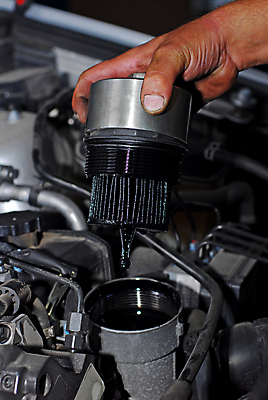 포토 JPG 해외이미지 종이 백그라운드 자동차 기술 사람없음 환경 장비 흐름 작업실 보호 휘발유 청소 순수 묘사 서비스 객실 먼지 짐차 엔진 정비공 청소부 모터 유지 교체 돌봄 엘리먼트 옛날 위생관리 자동 필터 더스트파티클 해외포토 직업 육상교통 컨셉 모션 관리 기술자 석유 파일형식 이미지허브