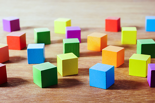 포토 JPG 해외이미지 모양 교육 어린이 백그라운드 컨셉 건축양식 놀이 사람없음 목재 컬러풀 장난감 쌓기 탑 블록 기쁨 게임 흰색 큐브 정사각형 개발 해외포토 도형 나무 건축물 건축 감정 컬러 재료 모션 사람 파일형식 이미지허브