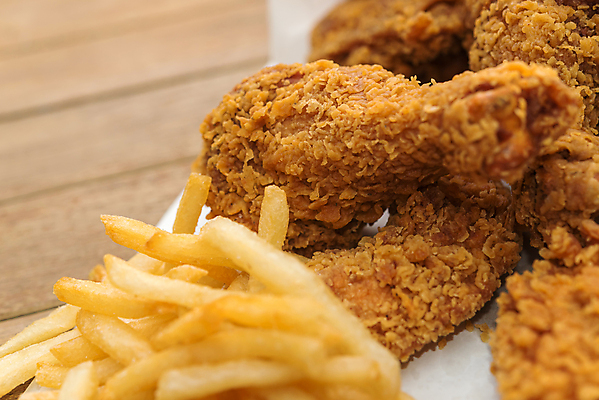 포토 JPG 해외이미지 음식 다이어트 조류 거리 패스트푸드 건강 요리 사람없음 노란색 주방 식당 식사 치킨 튀김 흰색 신선 뜨거움 시장 황금 맛 폐기물 굽기 먹기 허브 준비 소금 칼로리 프랑스어 드럼스틱 짠맛 해로움 핸드메이드 해외포토 식물 동물 문자 컬러 컨셉 모션 상점 인스턴트 쓰레기 구이 닭고기요리 파일형식 이미지허브