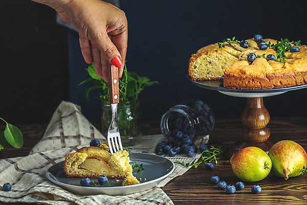 포토 JPG 해외이미지 열매 음식 백그라운드 포크 과일 탁자 디저트 치즈 요리 사람없음 목재 파란색 케이크 주방 검은색 어둠 빵집 껍질 흰색 시골 신선 달콤 맛 아침식사 잼 굽기 레몬 크림 메뉴 블루베리 레시피 요거트 프랑스어 커스터드 타르트 페스츄리 핸드메이드 해외포토 나무 식물 문자 식기 빵 컬러 가구 컨셉 재료 유제품 상점 식사 소스_음식 구이 파이_빵 파일형식 이미지허브