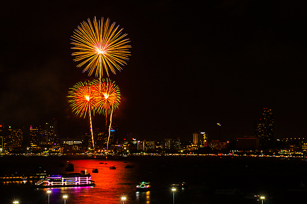 포토 JPG 해외이미지 기념일 행복 별 바다 백그라운드 크리스마스 파타야 하늘 불 추상 휴가 새로움 기념 폭죽 이벤트 사람없음 장식 빨간색 파란색 빛 강 컬러풀 파티 검은색 축제 어둠 기쁨 흰색 축하 도시 4 야간 폭발 연도 파열 강렬 광 독립 해외포토 자연요소 감정 컬러 컨셉 무늬 태국 숫자 파일형식 이미지허브