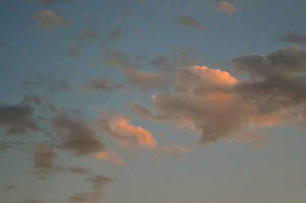 포토 JPG 해외이미지 구름 백그라운드 자연 하늘 날씨 추상 풍경 사람없음 여름 파란색 빛 컬러풀 햇빛 일출 침묵 황혼 일몰 야간 저녁 장면 바닐라 해외포토 자연요소 계절 컬러 무늬 태양 노을 소리 생태계 파일형식 이미지허브