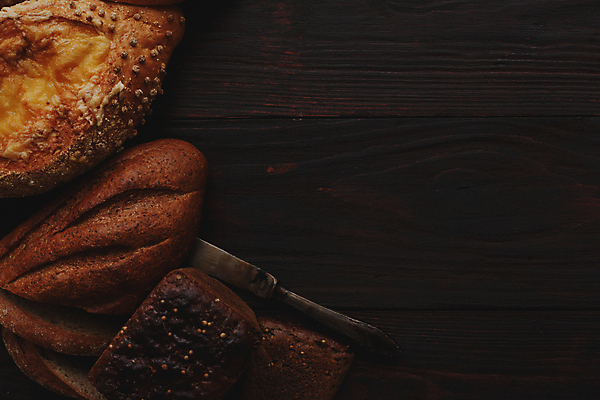 포토 JPG 해외이미지 빵 탁자 종류 옥수수 사람없음 목재 어둠 시골 낟알 밀 굽기 호밀 카피스페이스 해외포토 나무 음식 가구 재료 곡류 공백 구이 파일형식 이미지허브