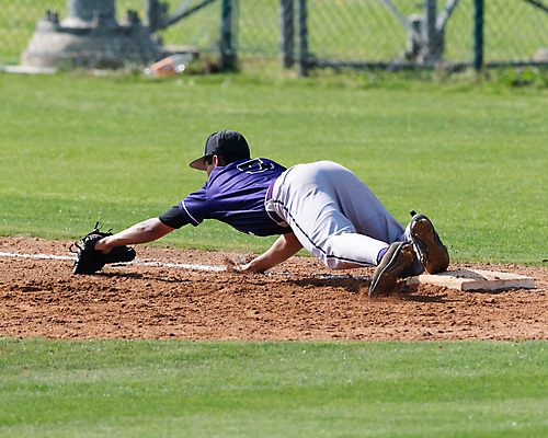 포토 JPG 해외이미지 주간 전신 남자 청소년 한명 야외 뒷모습 10대 야구 야구선수 야구글러브 야구모자 야구복 야구장 수비수 넘어짐 십대남자한명만 해외포토 자연요소 모자_잡화 1 뷰포인트 스포츠시설 모션 운동선수 사람 운동복 구기 야구용품 글러브 남자한명만 십대남자만 파일형식 이미지허브