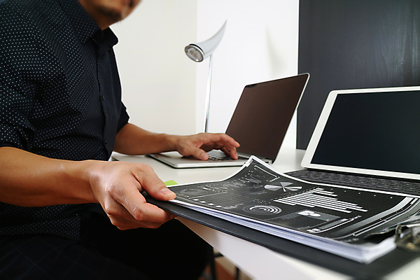 포토 JPG 해외이미지 직업 학생 손 교육 남자 컨셉 인터넷 비즈니스 성공 모바일 주택 기술 관리 사람없음 목재 금융 노트북 스마트폰 쇼핑 컴퓨터 사무실 디지털 스크린 자료 정보 키보드 업무 비즈니스맨 신용카드 무선전화기 스마트 마케팅 소셜 지능 힙스터 해외포토 나무 패션 재료 사람 건물 신체부위 경제 전자제품 핸드폰 스마트기기 작업 직장인 전화기 파일형식 이미지허브