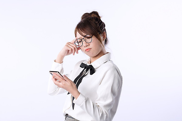 포토 JPG 해외이미지 직업 응시 여자 얼굴 백그라운드 인터넷 비즈니스 통신 가족 관계 모바일 스트레스 세포 한명 사람 동양인 금융 스마트폰 짜증 흰색 어플리케이션 충돌 종업원 스마트 걱정 와이파이 문제 빈털터리 고립 반응 소셜 어려움 트러블 혼란 해외포토 1 시선 감정 컬러 컨셉 인종 신체부위 경제 핸드폰 스마트기기 무선인터넷 파일형식 이미지허브