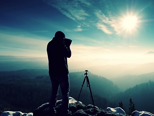포토 JPG 해외이미지 손 안경 생각 그림자 미술 한명 사람 소년 야외 카메라 계곡 새벽 꿈 거울 하이킹 가을 큼 삼각대 깊이 운동가 절정 제국 해외포토 자연요소 1 잡화 계절 남자 어린이 레저 문화예술 신체부위 전자제품 크기 파일형식 이미지허브