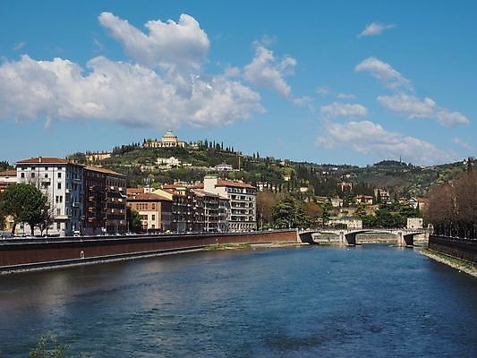 포토 JPG 해외이미지 유럽 자연 파노라마 풍경 사람없음 물 강 이탈리아 장면 스카이라인 베로나 유럽연합 해외포토 자연요소 나라 촬영기법 생태계 파일형식 이미지허브