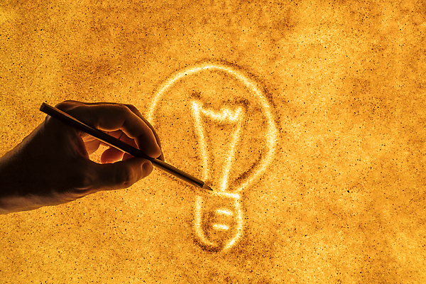 포토 JPG 해외이미지 손 예술 모래 아이디어 신체부위 빛 연필 잡기 그림 전구모양 샌드아트 해외포토 모양 컨셉 전구 모션 학용품 사람 필기구 파일형식 이미지허브