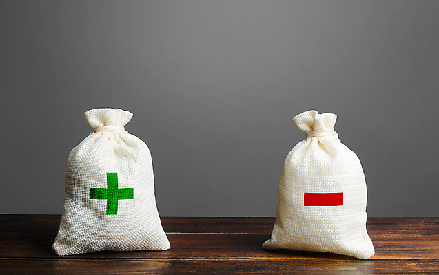 포토 JPG 해외이미지 컨셉 회색배경 사람없음 금융 경제 계산 돈자루 플러스 하이픈 분석 이익 수입 적자 해외포토 기호 백그라운드 돈 회색 파일형식 이미지허브