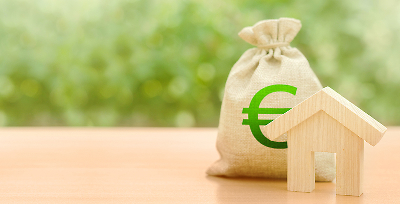 포토 JPG 해외이미지 컨셉 돈 부동산 사람없음 아웃포커스 금융 유로 돈자루 재산 건축모형 비용 해외포토 촬영기법 경제 모형 파일형식 이미지허브