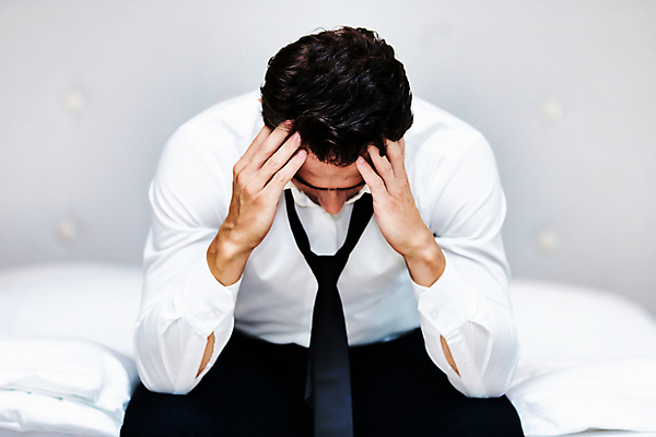 포토 JPG 해외이미지 직업 라이프스타일 비즈니스 사업가 호텔 회의 무선통신 스트레스 한명 미소 앉기 슬픔 짐 마시기 침대 업무 작업 비즈니스맨 뉴스 토론 업무과다 과로 해외포토 1 남자 감정 가구 통신 모션 숙소 표정 사람 생활 직장인 파일형식 이미지허브