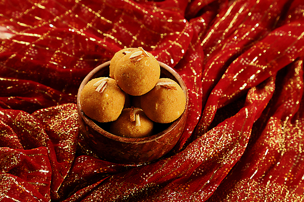 포토 JPG 해외이미지 전통 문화 음식 공 디저트 사람없음 빨간색 노란색 축제 원형 사발 황금 달콤 맛 인도인 칼로리 핸드메이드 해외포토 도형 외국인 컬러 컨셉 동양인 사기그릇 파일형식 이미지허브