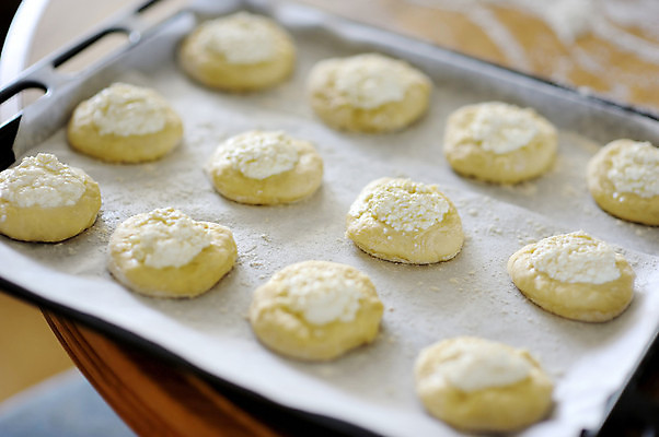 포토 JPG 해외이미지 빵 쟁반 실내 사람없음 아웃포커스 반죽 제빵 해외포토 음식 촬영기법 내부 제과제빵 파일형식 이미지허브