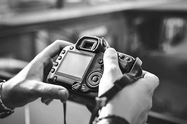 포토 JPG 해외이미지 라이프스타일 손 여행 백그라운드 일러스트 건축양식 하늘 모바일 휴가 거리 프레임 관리 사람 성인 취미 사람없음 야외 건물 가로 스마트폰 여행객 카메라 디지털 스크린 사진촬영 장비 도시 사진사 그림 장면 아마추어 해외포토 건축물 건축 생활 신체부위 전자제품 핸드폰 스마트기기 촬영 작가 파일형식 이미지허브