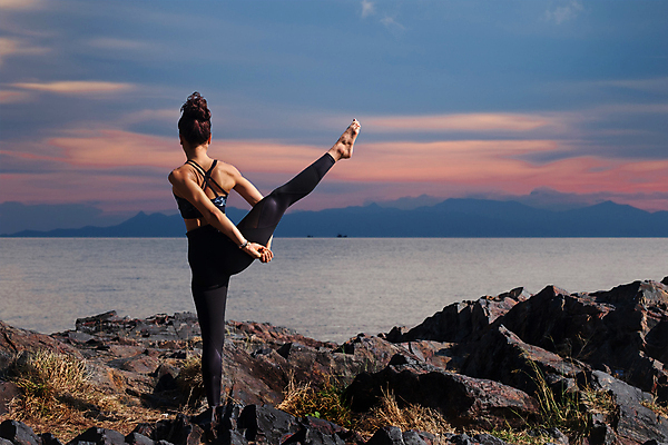 포토 JPG 해외이미지 1 라이프스타일 여자 호수 스포츠 바다 포즈 백그라운드 신체 요가 자연 하늘 휴식 건강 사람 풍경 성인 사람없음 야외 물 여름 파란색 강 운동 일출 스트레칭 일몰 바위 유연 집중 연습 명상 위치 내추럴 해외포토 자연요소 웰빙 계절 컬러 컨셉 생활 노을 돌_바위 생태계 파일형식 이미지허브