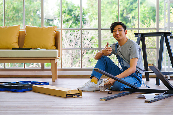포토 JPG 해외이미지 백인 직업 라이프스타일 행복 컨셉 벤치 창문 태국 노동자 바닥 주택 실내 한명 미소 사람 앉기 동양인 성인 취미 건물 목재 장식 책 파란색 공구 업무 기술자 수리 서비스 목공예 DIY 설치 작업대 재주꾼 조작 해외포토 서양인 나무 1 건축물 감정 아시아 컬러 의자 재료 모션 표정 인종 내부 생활 도구 작업 공예 파일형식 이미지허브