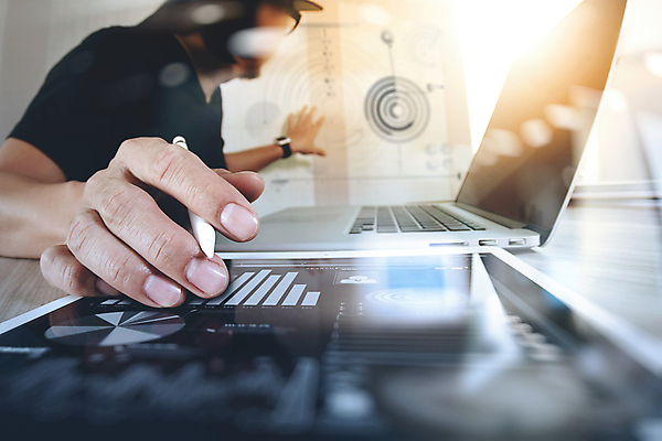 포토 JPG 해외이미지 아이콘 손 디자인 인터넷 비즈니스 통신 모바일 아이디어 사람없음 노트북 스마트폰 컴퓨터 알약 디지털 스크린 공책 웹 시험 암호 계획 디자이너 땅 스케치 전화기 스마트 레이아웃 치수 비전 멀티미디어 개발 반응 소셜 프로그래밍 프로젝트 해외포토 직업 교육 컨셉 문구용품 미술 신체부위 전자제품 핸드폰 스마트기기 약 작업 파일형식 이미지허브