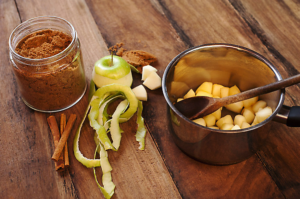 포토 JPG 해외이미지 음식 겨울 탁자 디저트 사람없음 목재 초록색 숟가락 시골 신선 항아리 막대기 냄비 사과 준비 매움 심플 성분 시나몬 해외포토 나무 계절 컬러 가구 과일 재료 수저 도자기 맛 솥 파일형식 이미지허브