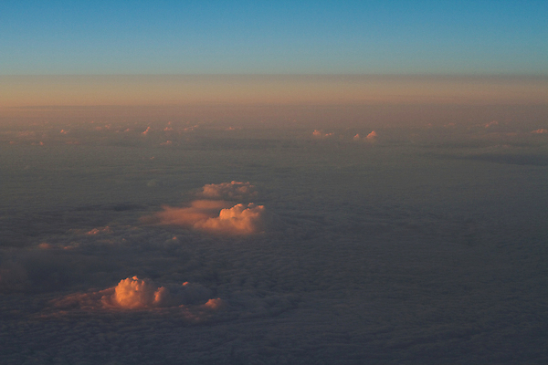 포토 JPG 해외이미지 구름 여행 창문 하늘 비행기 안테나 사람없음 야외 황혼 일몰 분위기 항공 솜털 대패 해외포토 자연요소 컨셉 통신 항공교통 대중교통 노을 파일형식 이미지허브