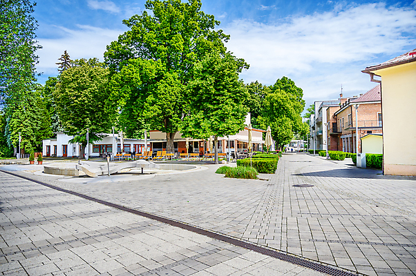포토 JPG 해외이미지 계절 공원 유럽 섬 여행 건축양식 하늘 휴가 휴식 거리 주택 사람없음 파란색 평화 식당 스파 침묵 산책 도시 바 보행자 휴양지 지역 방문 브로드웨이 슬로바키아 혼자 해외포토 공공시설 건축 나라 컬러 컨셉 건물 상점 소리 장소 파일형식 이미지허브