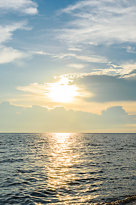 포토 JPG 해외이미지 구름 파도 바다 오렌지 자연 하늘 풍경 사람없음 물 여름 빛 햇빛 태양 노란색 황혼 일몰 저녁 내추럴 수평선 해외포토 자연요소 계절 컬러 과일 노을 야간 생태계 파일형식 이미지허브