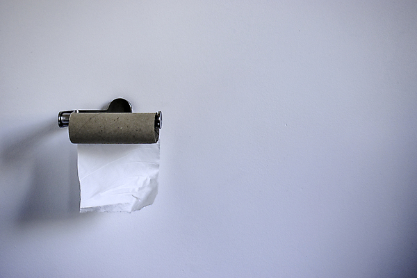 포토 JPG 해외이미지 종이 벽 주택 사람없음 위생용품 목욕 방 욕실 장롱 조직 바이러스 위생 구매 화장실 공포 롤 변기 닦기 일반 변기통 보유 위생관리 해외포토 가구 생활용품 모션 관리 건물 쇼핑 청결 파일형식 이미지허브