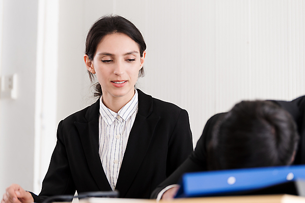 포토 JPG 해외이미지 백인 여자 남자 비즈니스 실내 피곤 상반신 성인 두명 사무실 잠 비즈니스맨 비즈니스우먼 졸음 낮잠 업무과다 과로 성인만 깨우기 해외포토 서양인 감정 컨셉 모션 사람 내부 업무 직장인 파일형식 이미지허브