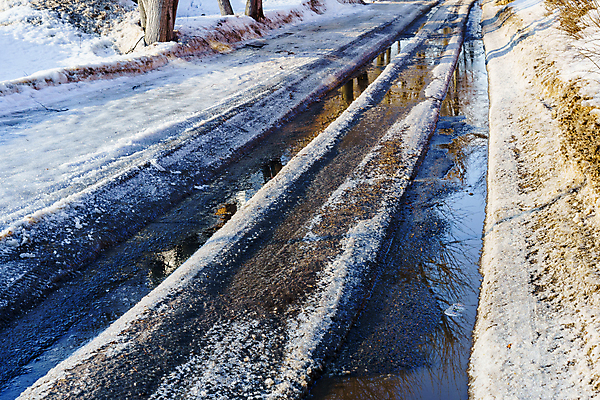 포토 JPG 해외이미지 계절 도로 길 여행 겨울 곡선 자연 날씨 숙이기 풍경 사람없음 야외 물 냉동 얼음 회색 추위 덮개 흰색 시골 고독 숲 위험 바퀴자국 서리 장면 내추럴 나쁜 방법 선로 제설기 눈내림 해외포토 자연요소 감정 선 컬러 포즈 컨셉 교통시설 자국 눈_날씨 뚜껑 생태계 제설 파일형식 이미지허브