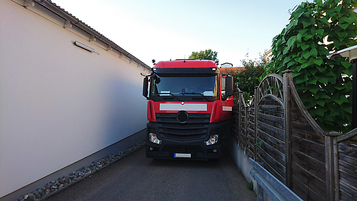 포토 JPG 해외이미지 식물 직업 산업 이동 비즈니스 교통시설 거리 경사 사람없음 트럭 화물 큼 승합차 배송 창고 시설 상업 수납 짐차 트레일러 지게차 물류 로딩 분배 해외포토 교통 컨셉 승용차 자동차 운송업 중장비 크기 파일형식 이미지허브