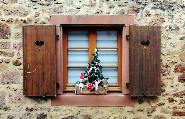 포토 JPG 해외이미지 나무 외관 벽 크리스마스 건축양식 창문 표면 벽돌 사람없음 건물 목재 장식 수확 마음 시골 소나무 판넬 거친 작음 자르기 셔터 프랑스어 옛날 해외포토 식물 문자 건축물 기념일 건축 농업 재료 모션 크기 파일형식 이미지허브