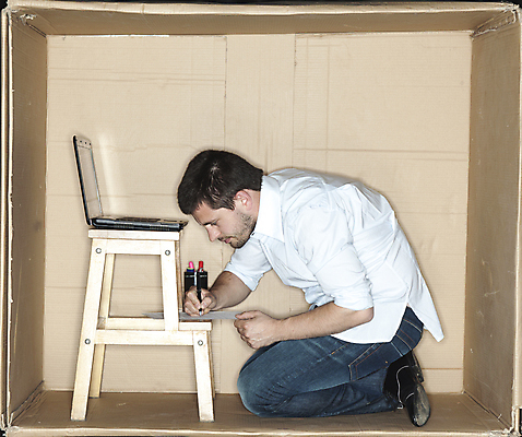 포토 JPG 해외이미지 전신 백인 남자 사다리 한명 앉기 성인 옆모습 노트북 상자 사무실 업무 비즈니스맨 갇힘 답답함 성인남자한명만 해외포토 서양인 1 뷰포인트 비즈니스 모션 사람 전자제품 도구 작업 직장인 감각 남자한명만 성인남자만 파일형식 이미지허브