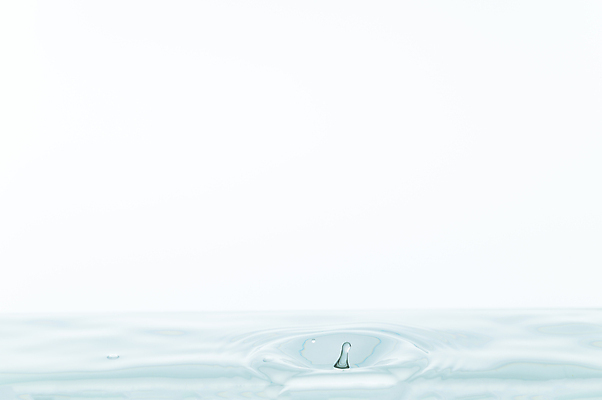 포토 JPG 해외이미지 모양 물결 파도 백그라운드 자연 표면 추상 사람없음 물 파란색 빛 반사 환경 거품 흰색 신선 원형 투명 액체 떨어짐 빗방울 순수 고립 완전 해외포토 자연요소 도형 바다 컬러 컨셉 무늬 비_날씨 생태계 파일형식 이미지허브