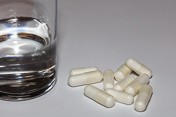 포토 JPG 해외이미지 디자인 음료 음식 스포츠 백그라운드 컨셉 유리 휴식 건강 사람없음 치료 알약 약 공백 고통 장비 흰색 액체 바이러스 고급 보호 질병 소프트포커스 약국 오브젝트 상쾌 예방 처방 조제 내추럴 고립 돌봄 마약 해외포토 감정 컬러 의학 모션 재질 촬영기법 만들기 파일형식 이미지허브