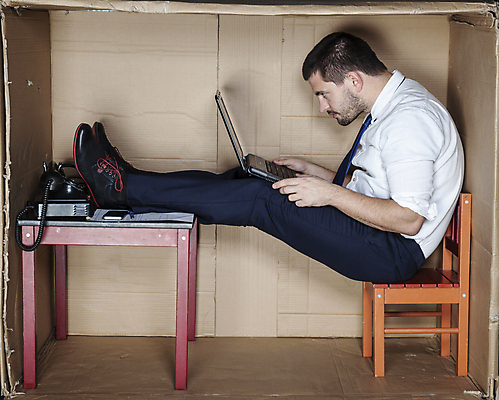 포토 JPG 해외이미지 전신 백인 남자 의자 탁자 한명 앉기 성인 옆모습 상자 사무실 업무 비즈니스맨 전화기 갇힘 답답함 성인남자한명만 해외포토 서양인 1 뷰포인트 가구 비즈니스 모션 사람 작업 직장인 감각 남자한명만 성인남자만 파일형식 이미지허브